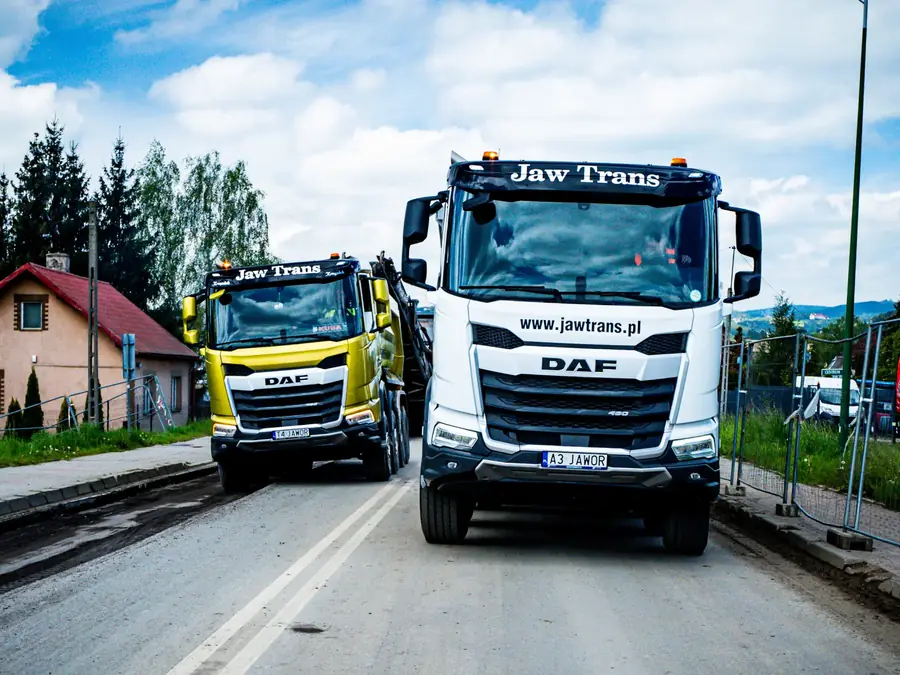 Samochody ciężarowe DAF XF Jaw Trans na drodze