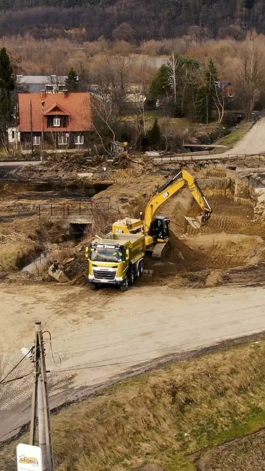 Kadr z nagrania z drona — prace Jaw Trans w terenie